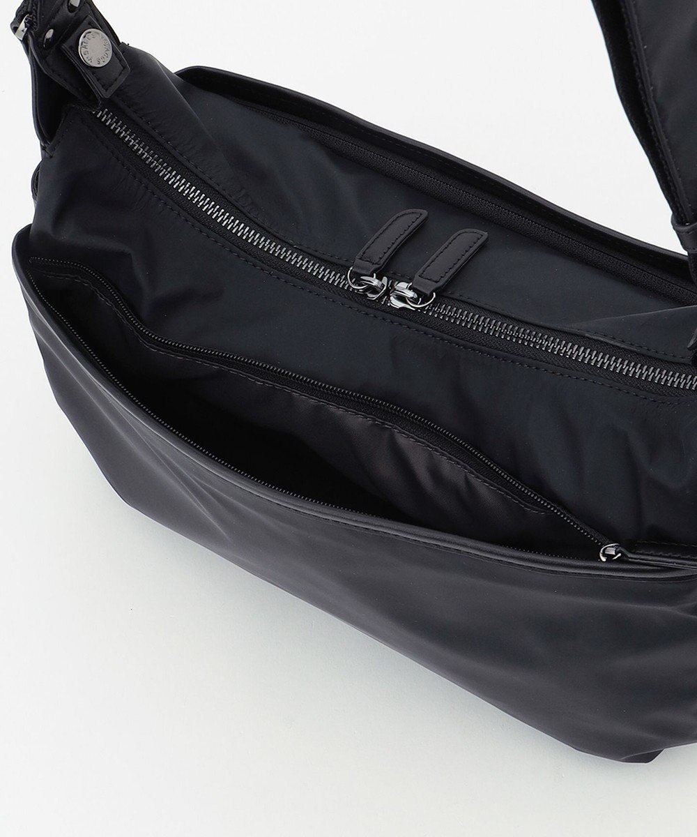 Y'SACCS 【ナイロンタフタ×リサイクルレザー】デイリーショルダー　Mサイズ 