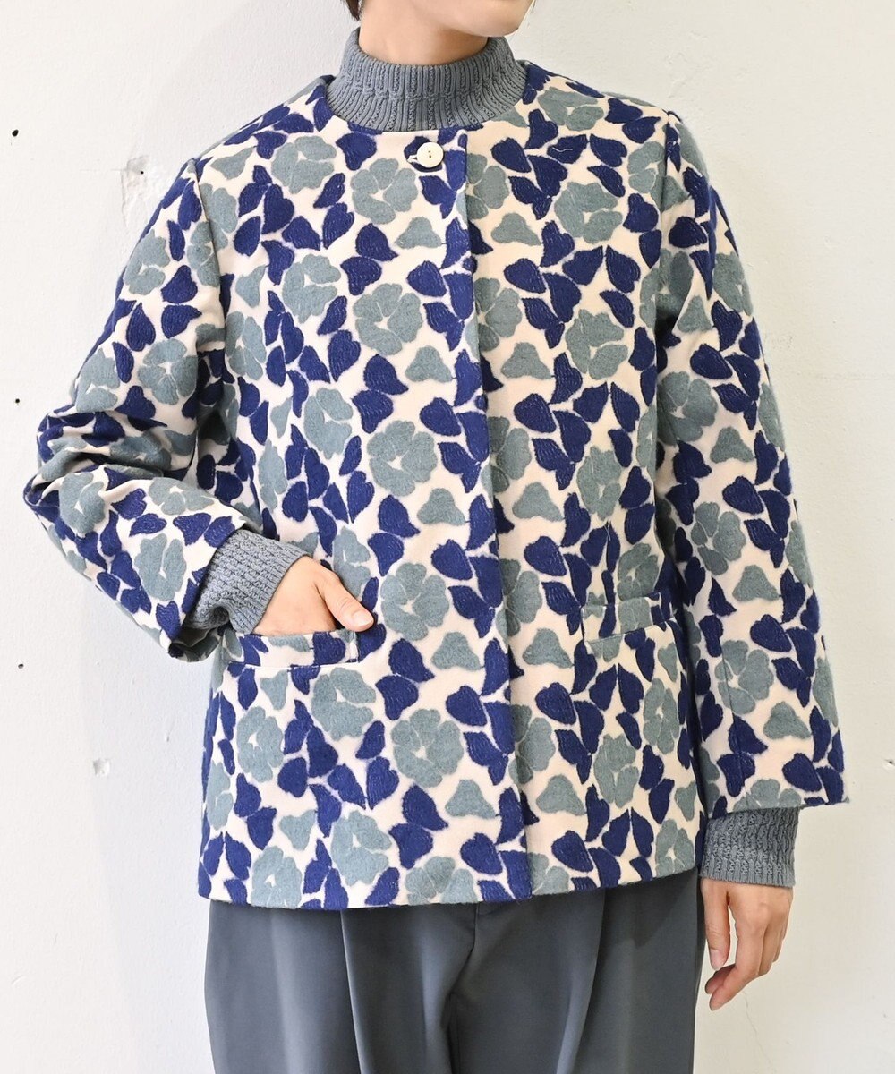 muuc 〈特別感溢れる全面刺繍〉庭椿の刺繍 ノーカラーショートコート 吸湿発熱 日本製 軽く希少な限定素材 