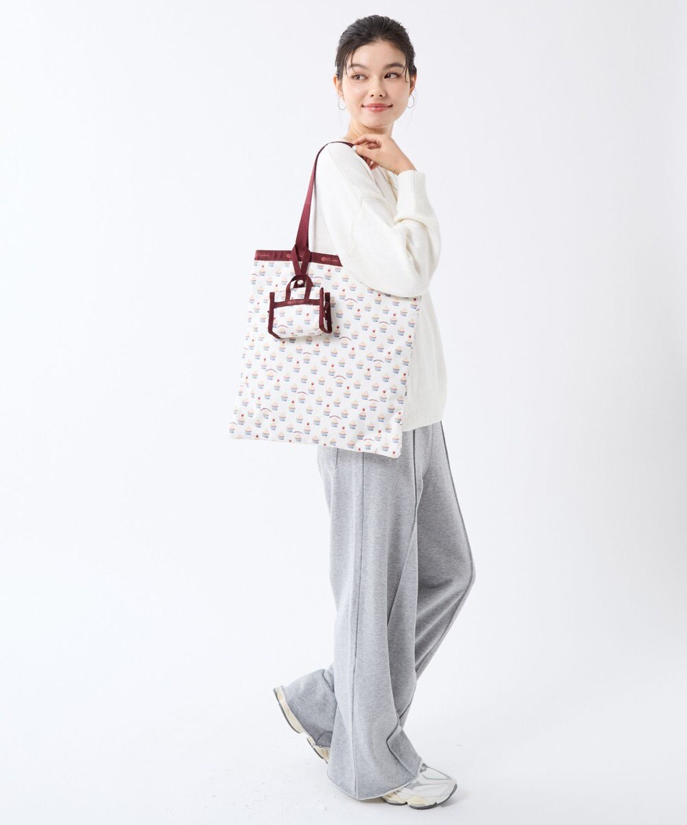 LeSportsac MICRO WEEKENDER CHARM/カップケーキディライト 