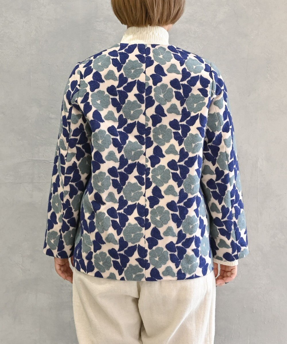 muuc 〈特別感溢れる全面刺繍〉庭椿の刺繍 ノーカラーショートコート 吸湿発熱 日本製 軽く希少な限定素材 