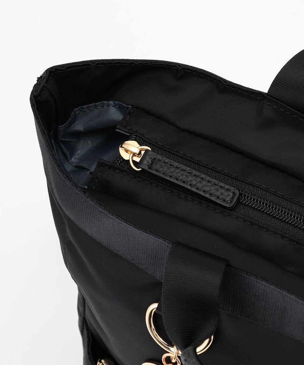 LA BAGAGERIE チャーム付き　ナイロンスクエアリュック 