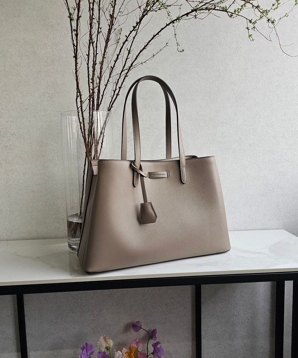 style code 【MERCURYDUO/マーキュリーデュオ】通勤、通学、リクルート両アオリポケットA4トートバッグ　キーチャーム付 