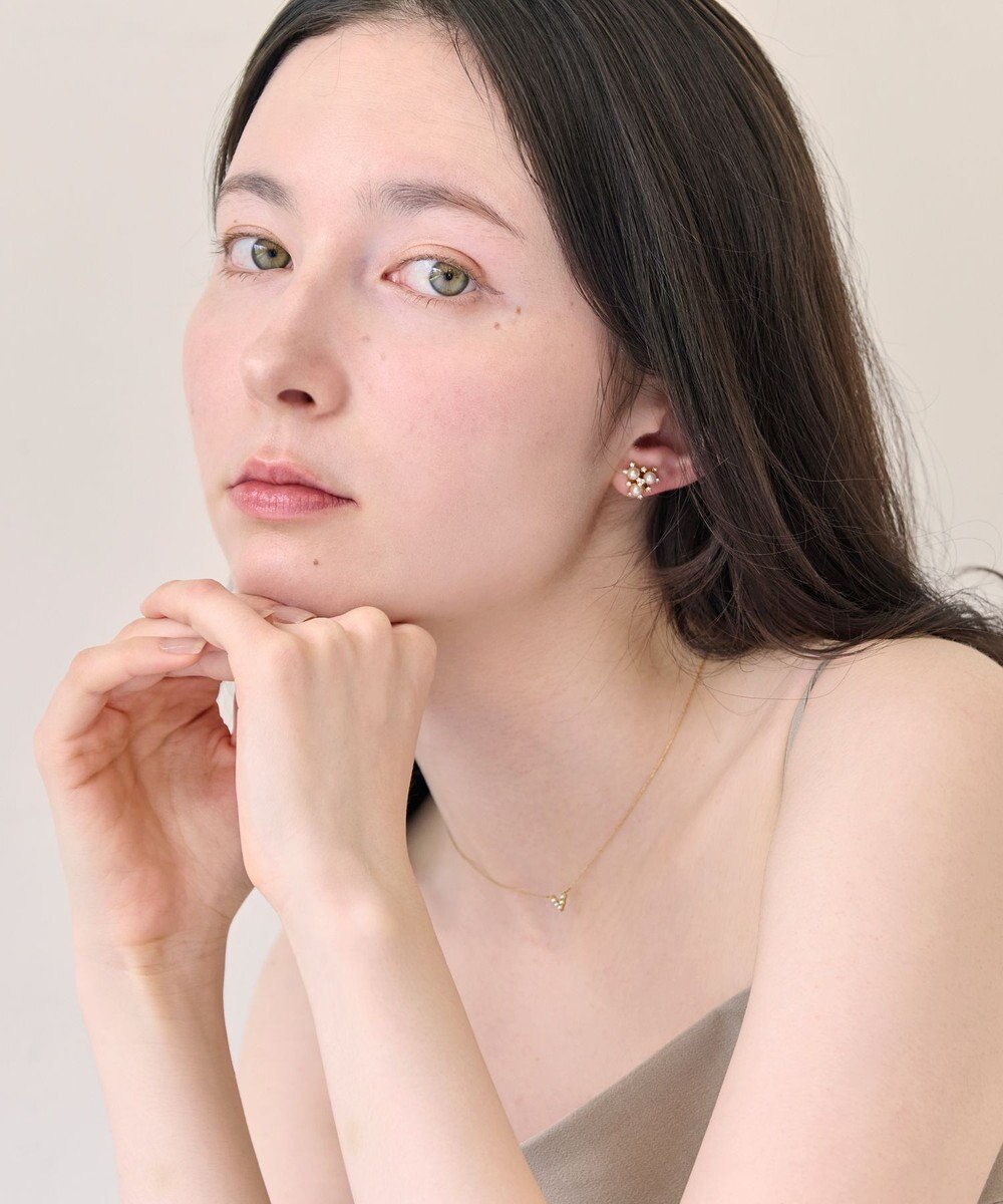 Phoebe 〈金属アレルギー対応〉パールブーケセラミックポストピアス　小粒パール 