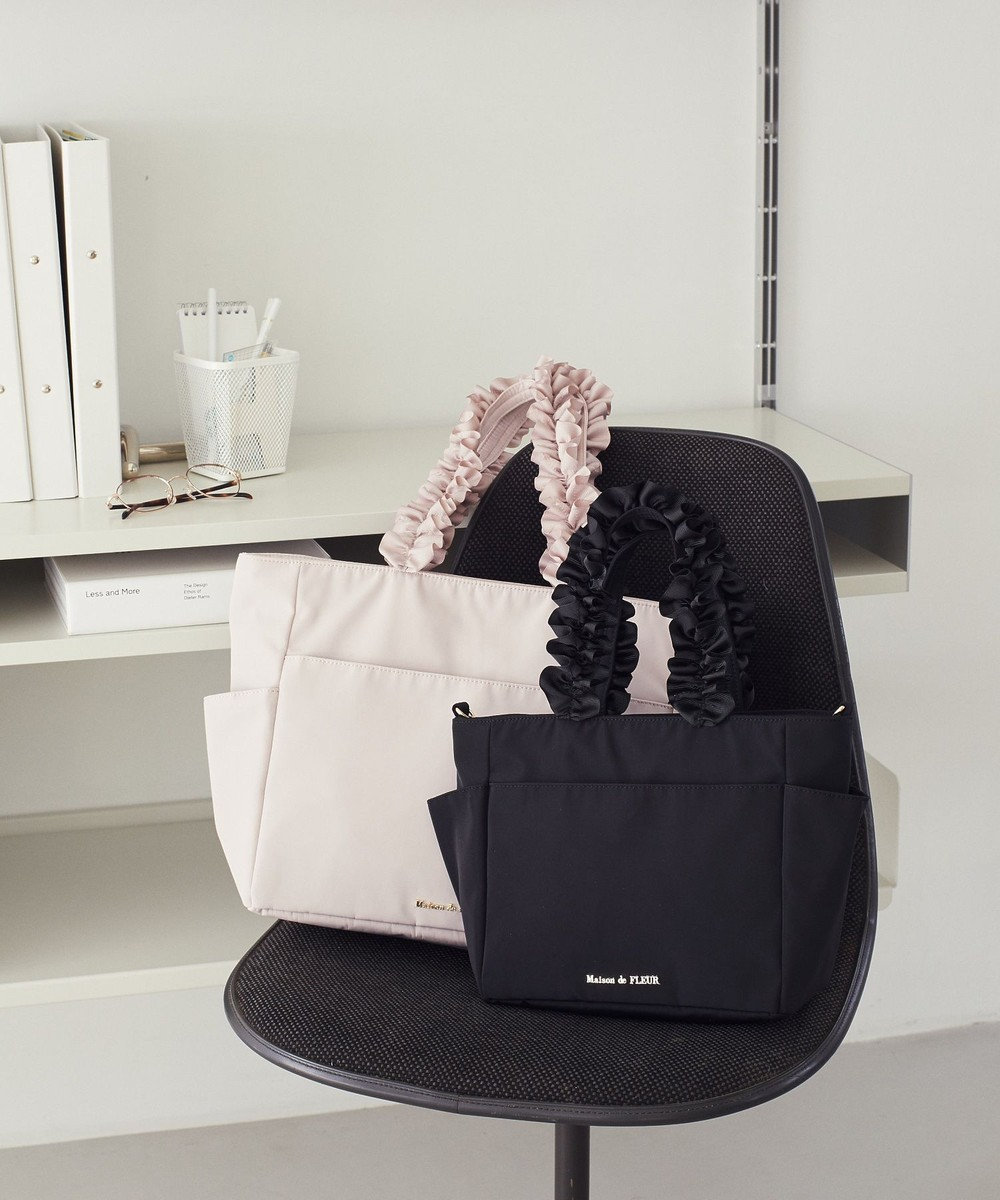 Maison de FLEUR 撥水加工フリルハンドルトートバッグ 