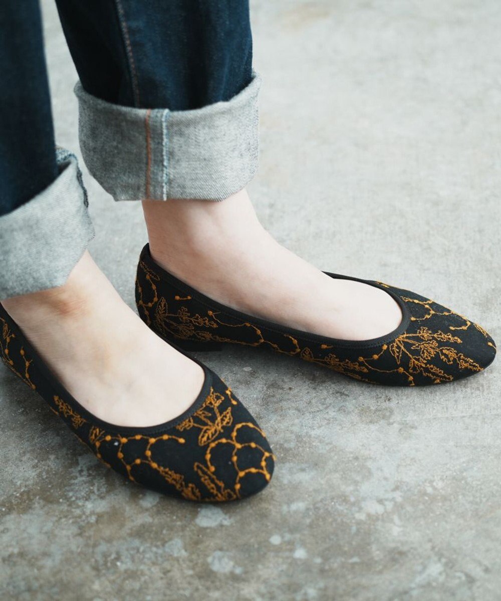 muuc イラカ柄刺繍のバレエシューズ 