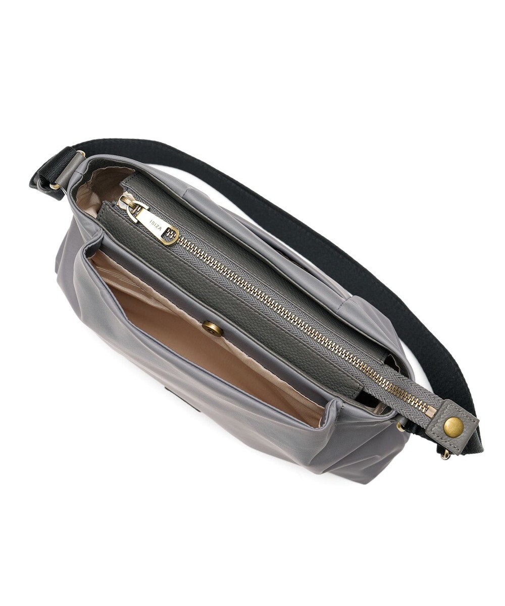 IBIZA ディアリオ　ナイロン　ショルダーバッグ 