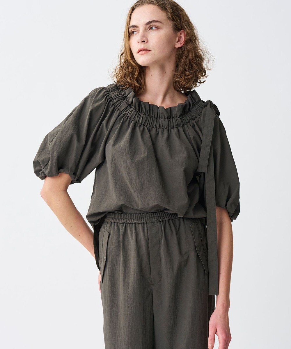 uncrave ライトプルーフナイロン オフショルブラウス 