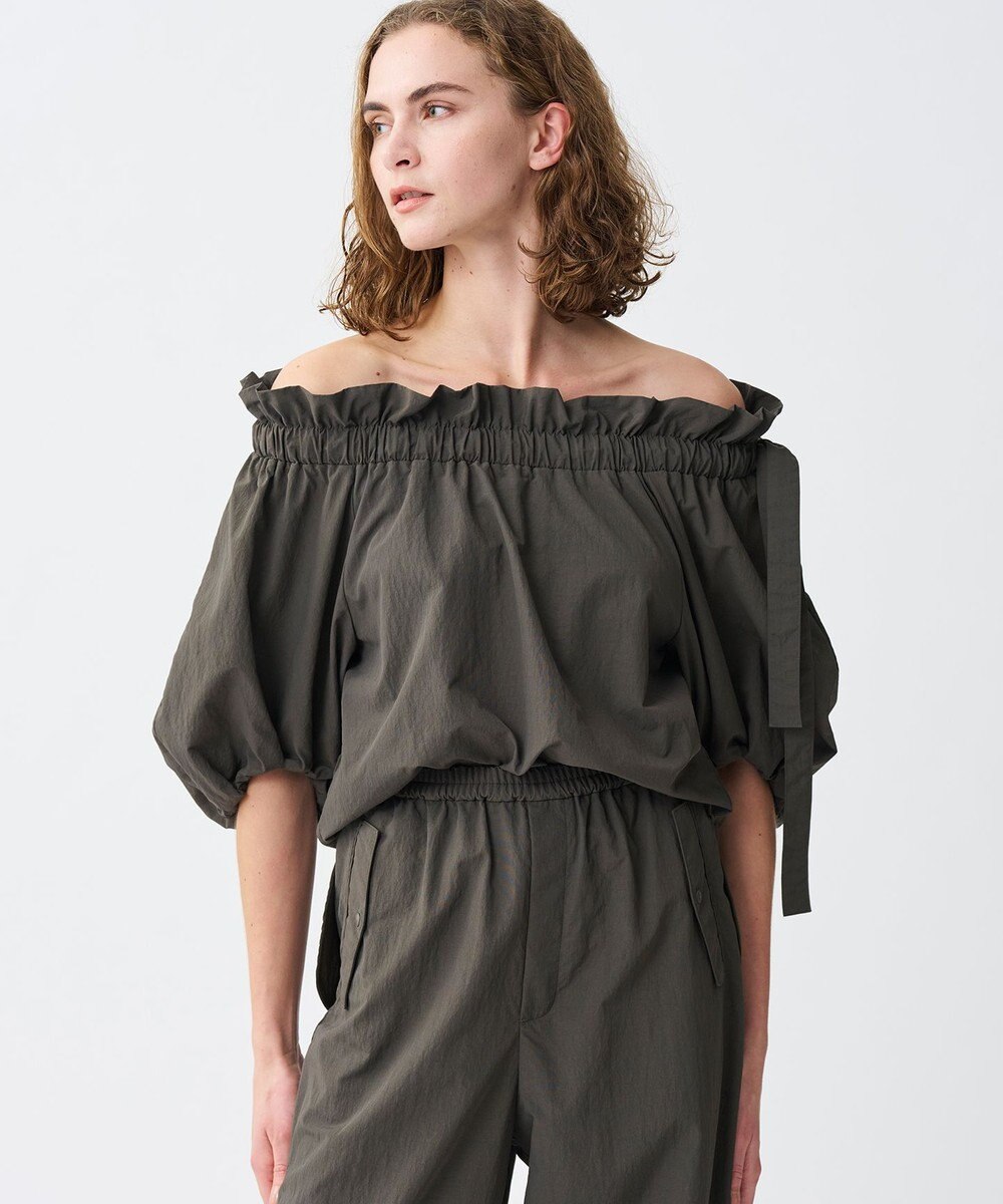 uncrave ライトプルーフナイロン オフショルブラウス 