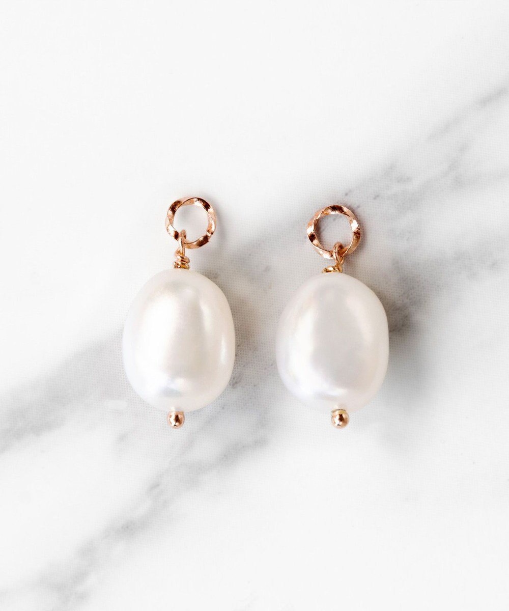 TOCCA 【新色ピンクゴールドが入荷！】【WEB限定】PETAL HOOP PIERCED EARRINGS K10 淡水パール ピアス 