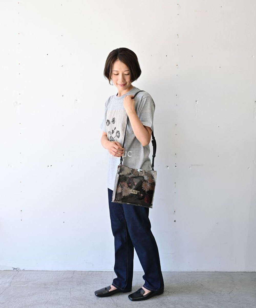 muuc 〈2WAY〉色糸花刺繍模様 ビニール生地 牛革ショルダー紐付き スクエアバッグ 