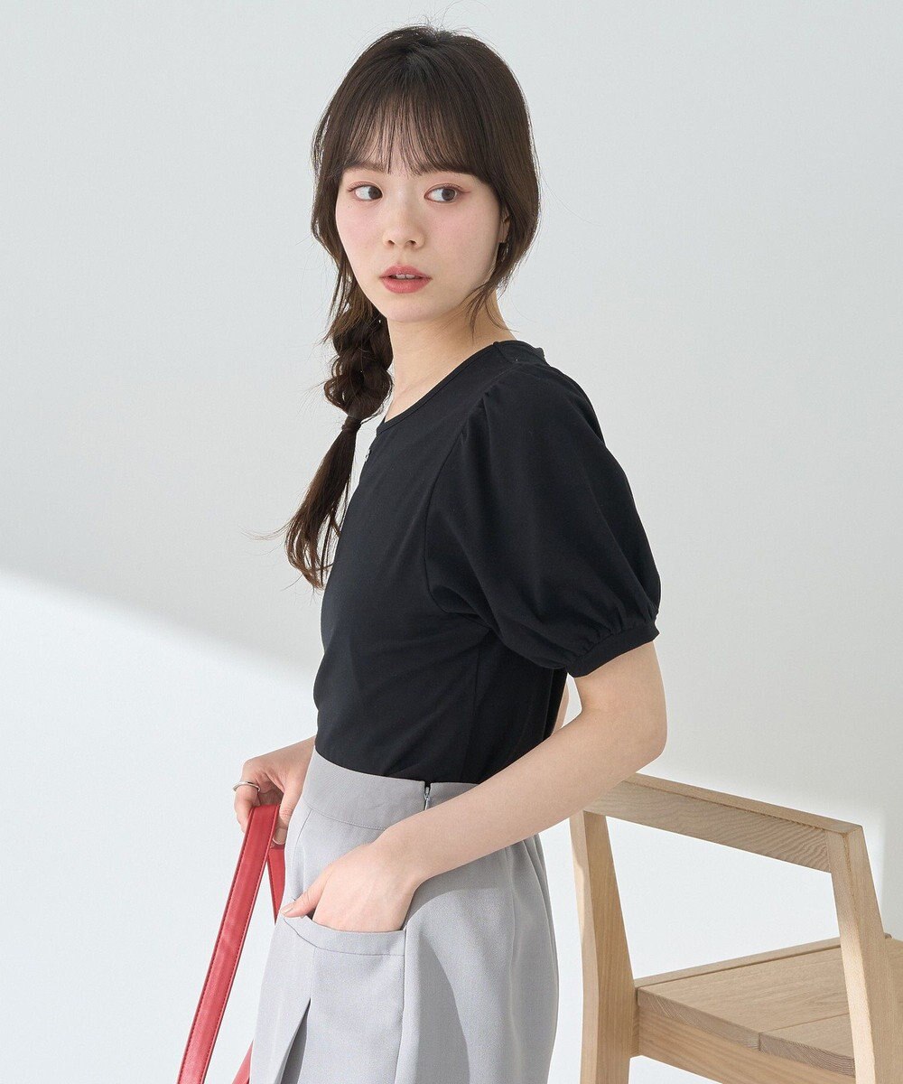 earth music&ecology ロゴプレート付きパフスリーブプルオーバー 