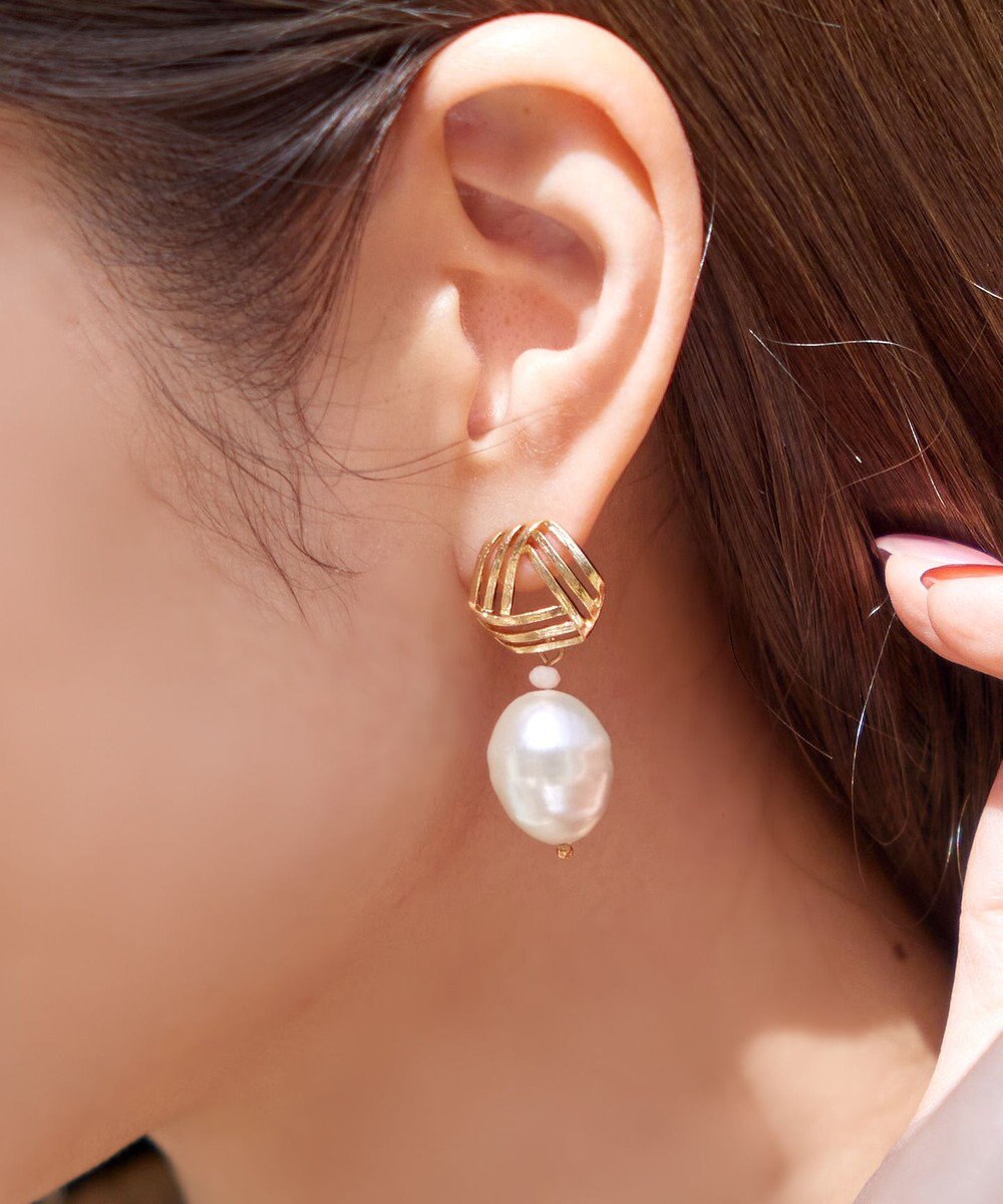 Tiaclasse 【ニッケル素材】大粒パール付き揺れピアス 