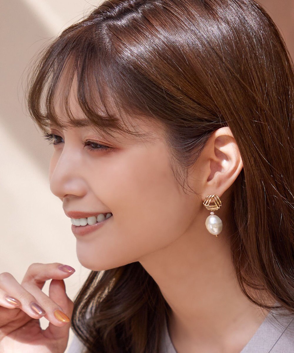 Tiaclasse 【ニッケル素材】大粒パール付き揺れピアス 