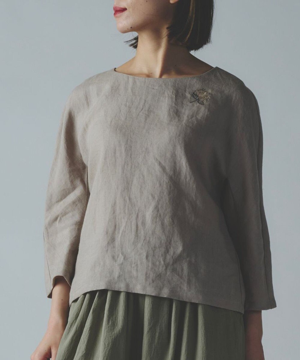 muuc 〈高品質ベルギーリネン〉〈オンオフ着られる〉花刺繍モチーフ付きリネンプルオーバー 