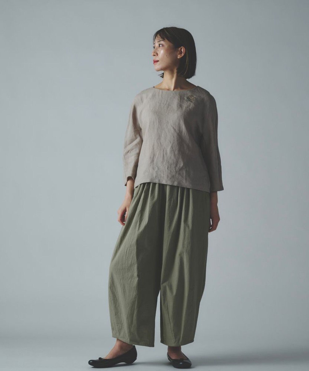 muuc 〈高品質ベルギーリネン〉〈オンオフ着られる〉花刺繍モチーフ付きリネンプルオーバー 