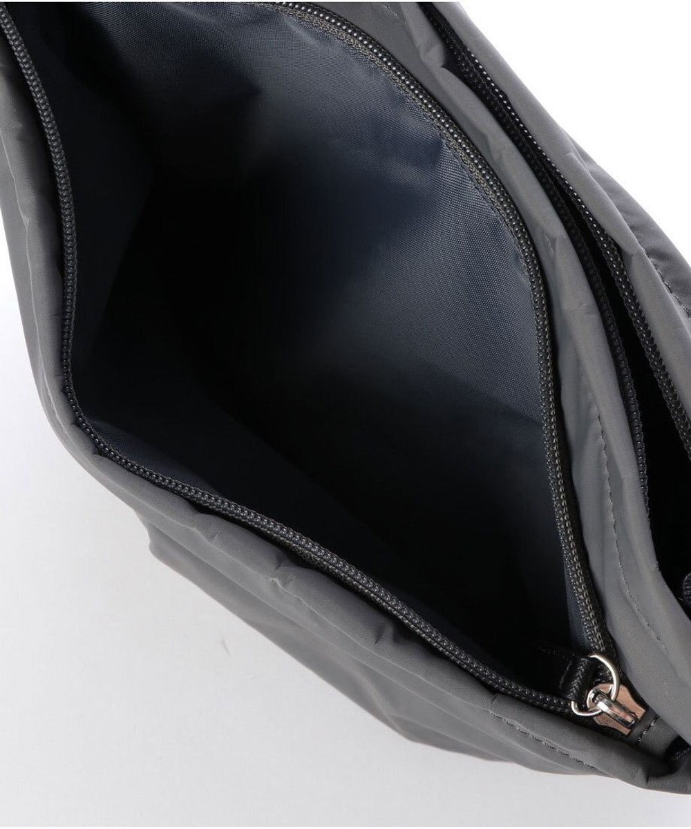 Y'SACCS ナイロンタフタショルダーバッグ たて型 