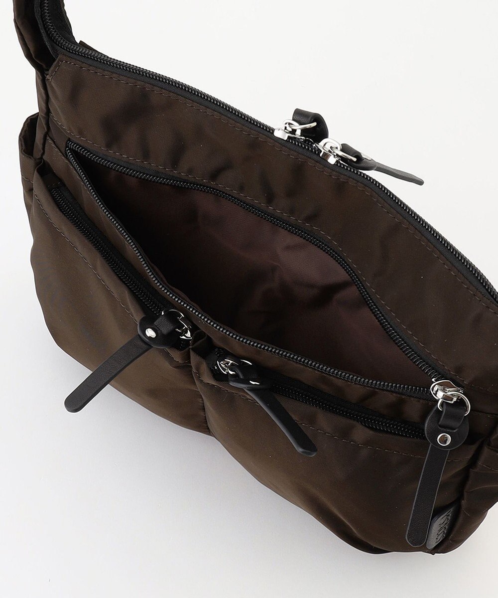 Y'SACCS トリプルポケットベーシックショルダー 