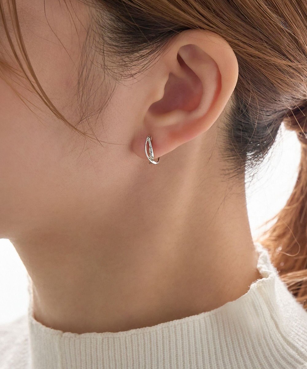 Phoebe 〈シリーズ累計販売10000点突破！〉〈痛くないシリーズ/金属アレルギー対応〉クロスフープクリスタルループフィットイヤリング　シルバー 