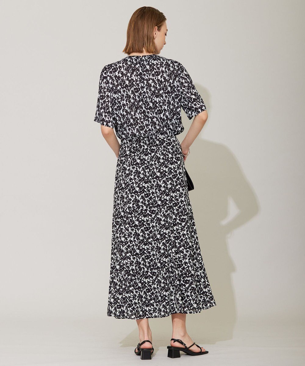 ICB 【洗える】シルエットフラワープリント Tブラウス 