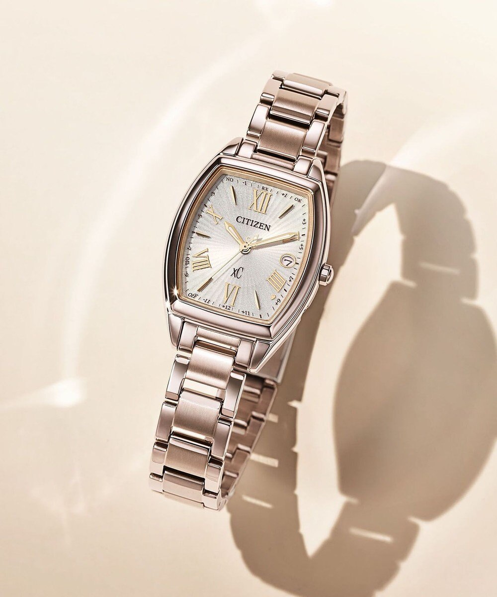 CITIZEN 【xC】柔らかなフォルムのトノー型電波時計 サクラカラー ES9395-53A 