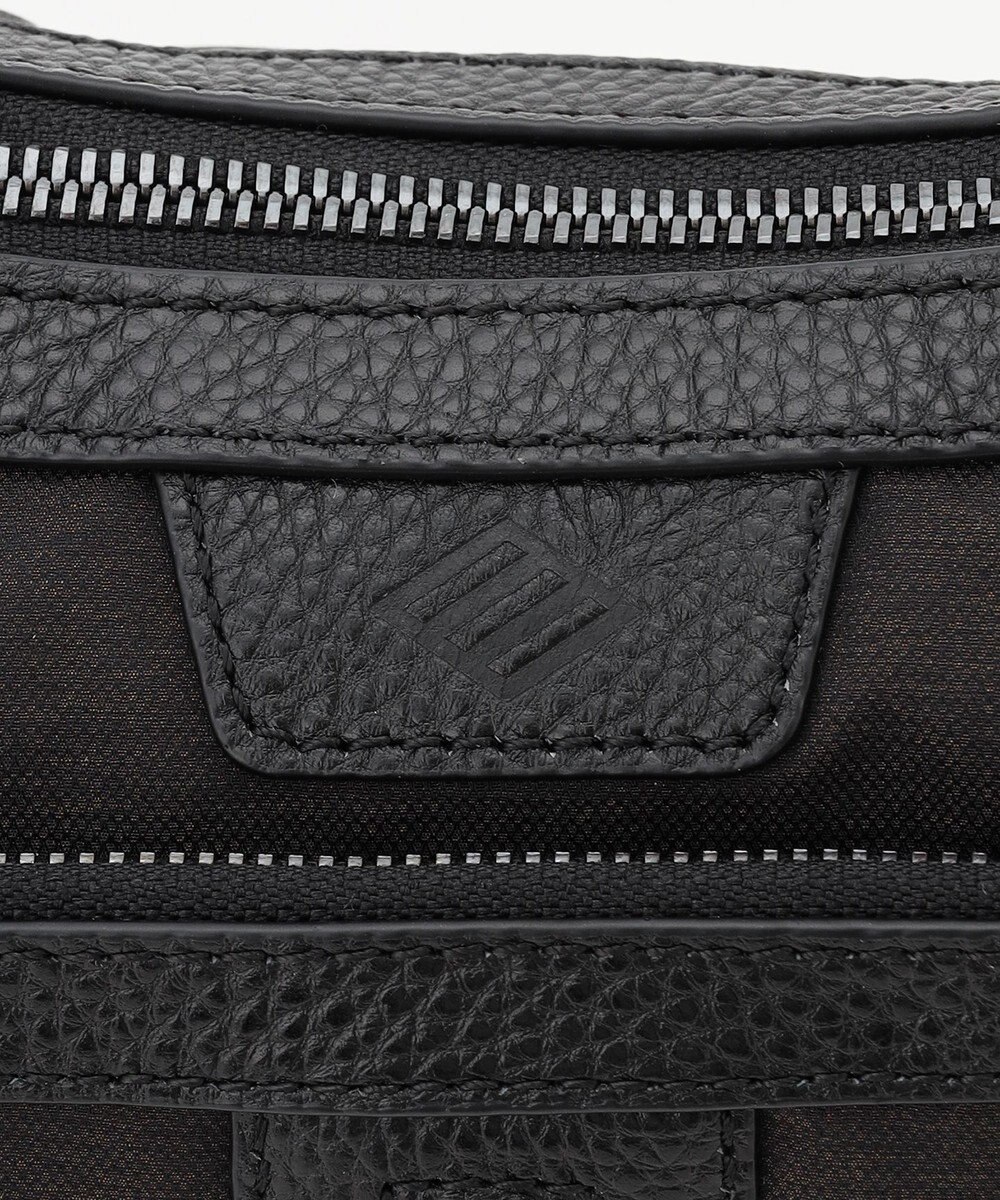 JOSEPH ABBOUD 【軽量/撥水素材】インターレースハーフムーンバッグ 