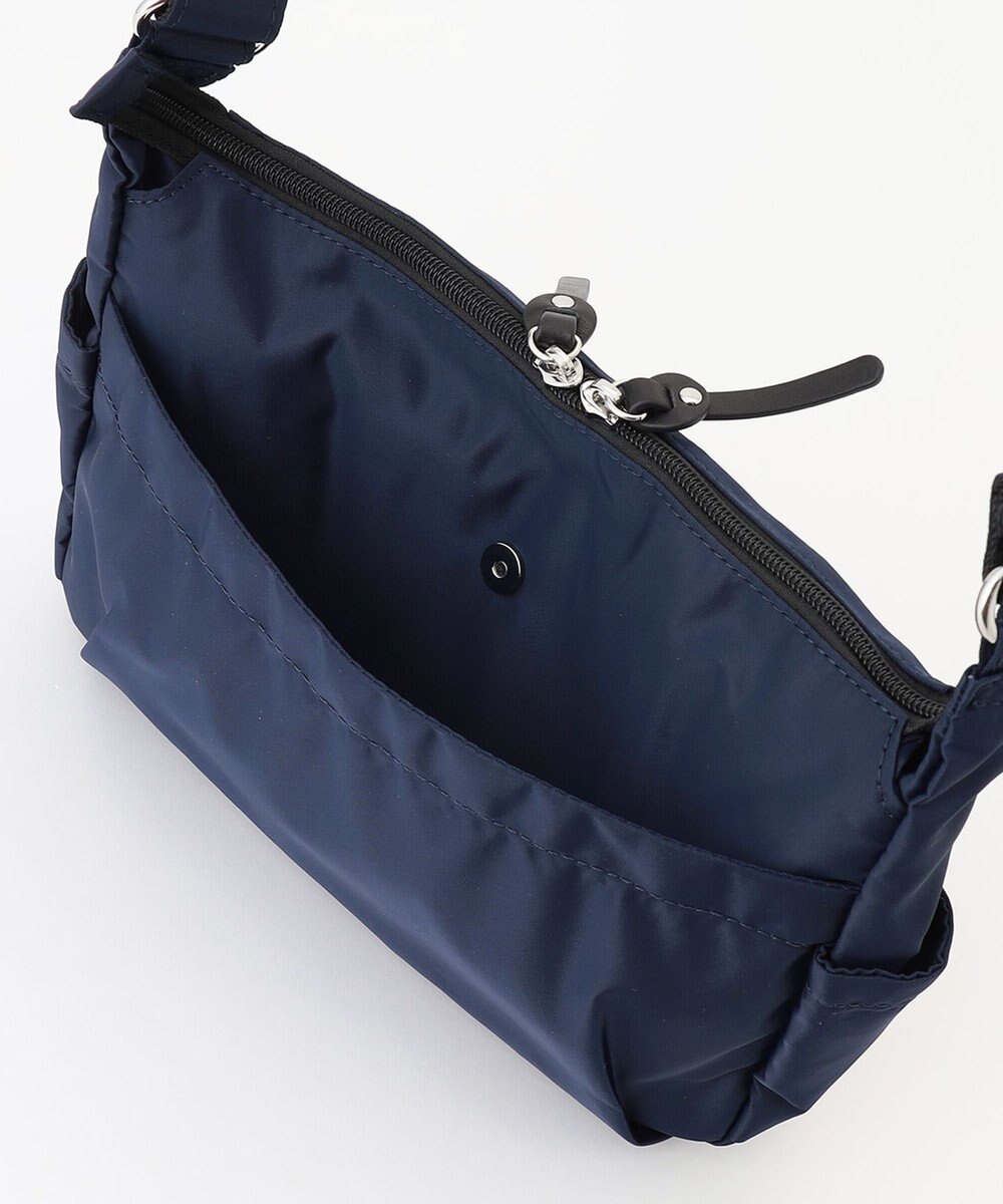 Y'SACCS トリプルポケットベーシックショルダー 