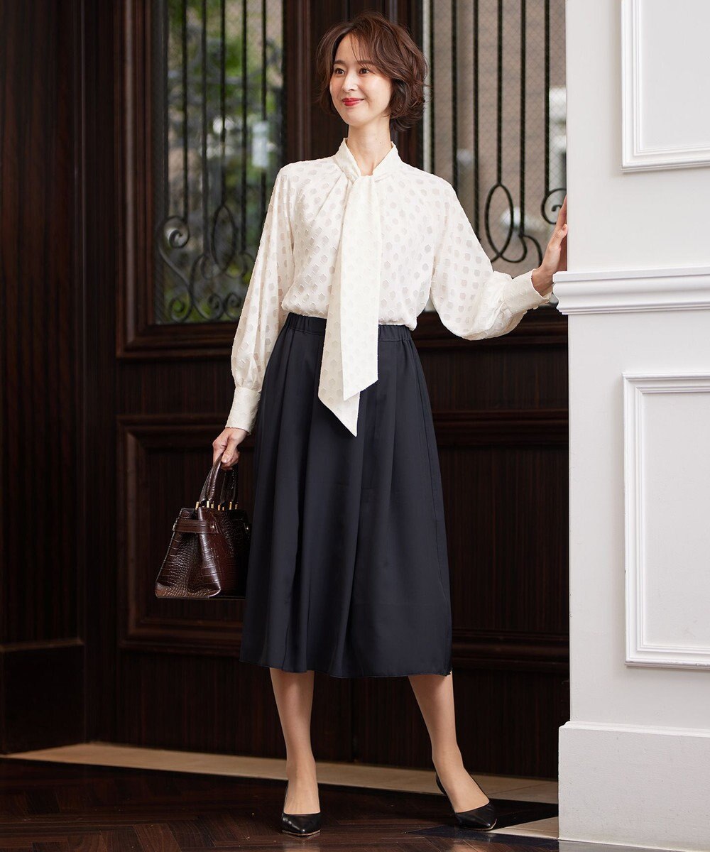 自由区 【洗える】カットジャカード ボウタイブラウス 