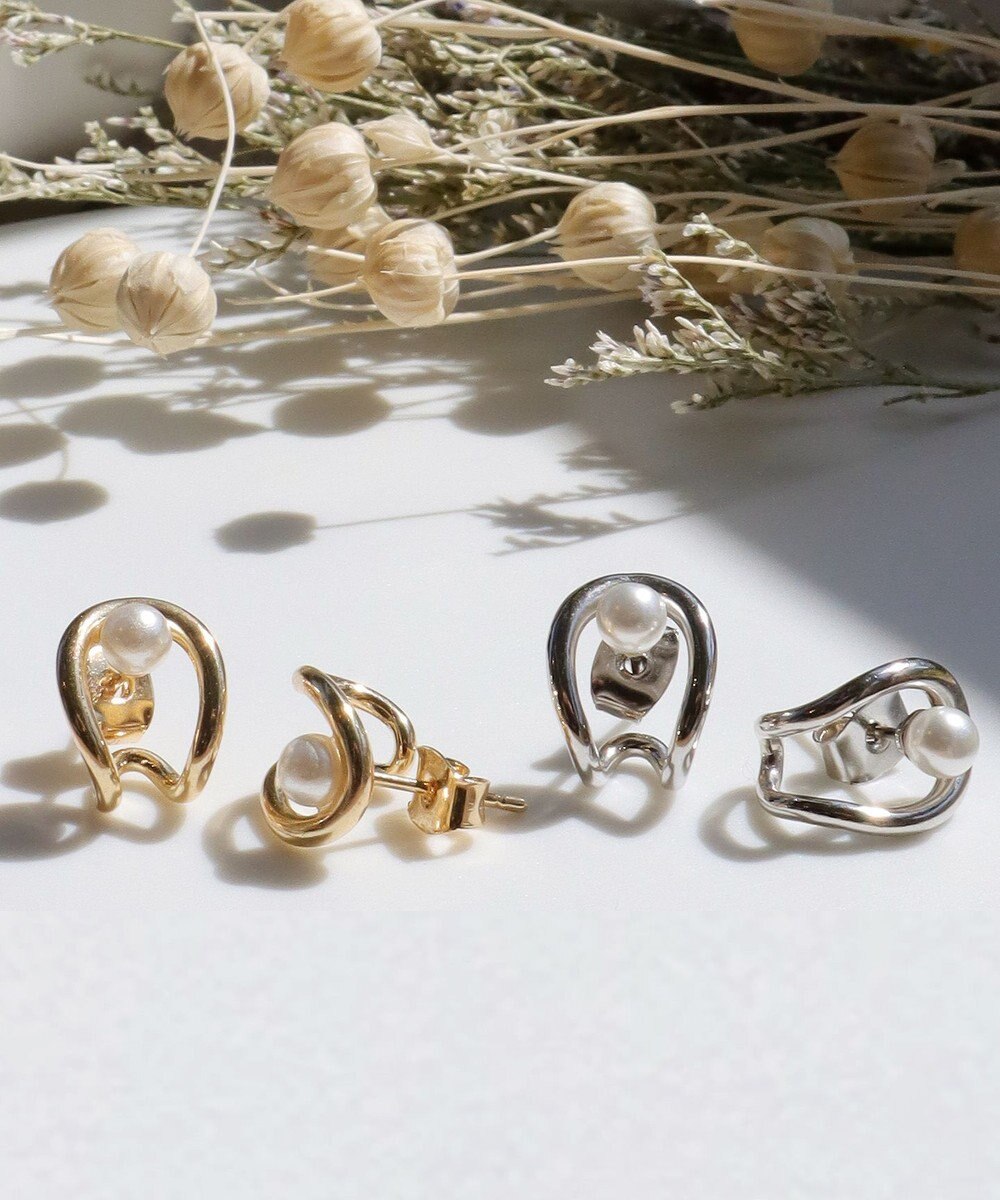 Tiaclasse 小ぶりパール付きピアス 