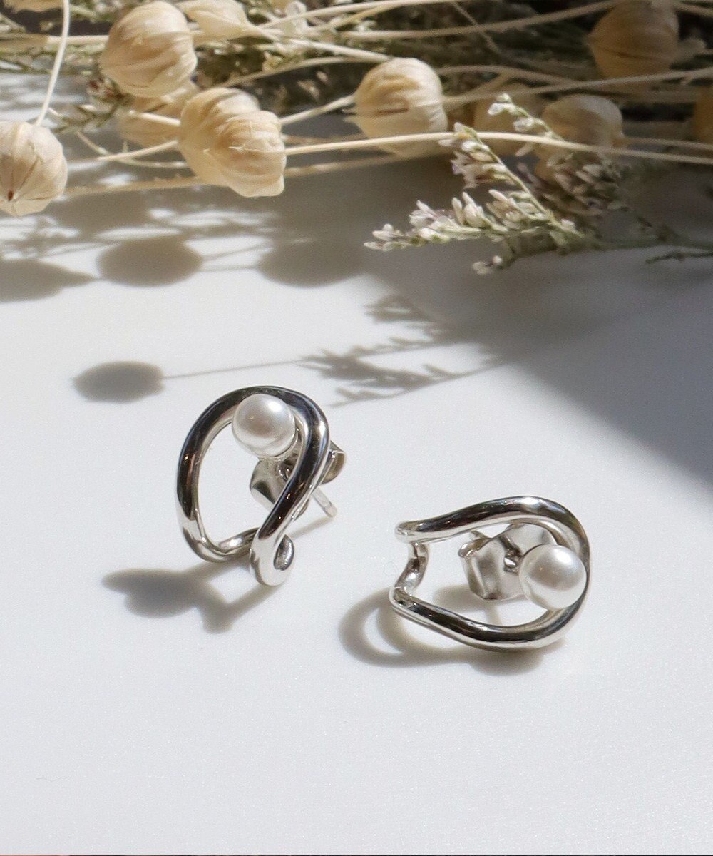 Tiaclasse 小ぶりパール付きピアス 