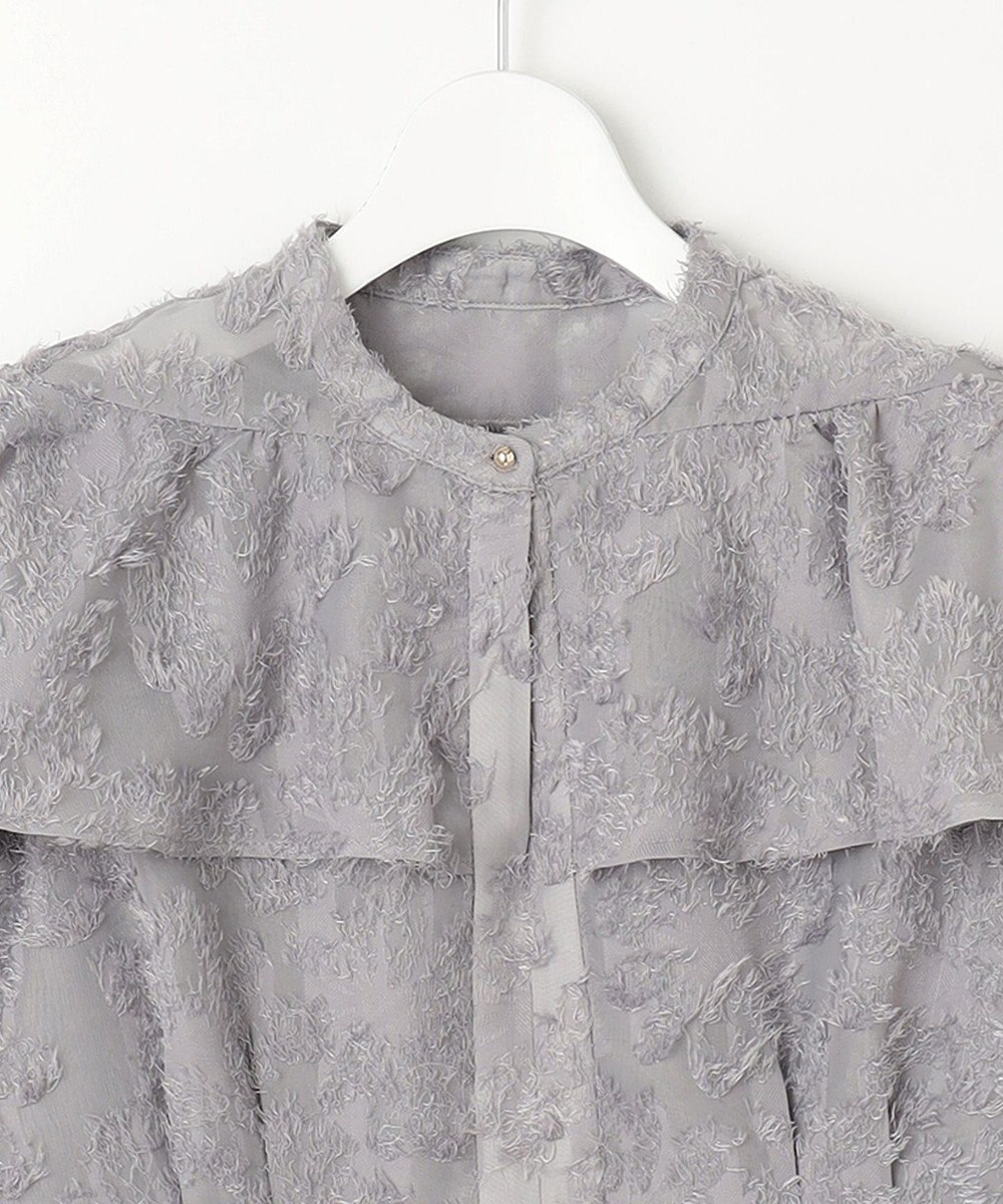 Feroux 【洗える】ジャカードフリルブラウス 