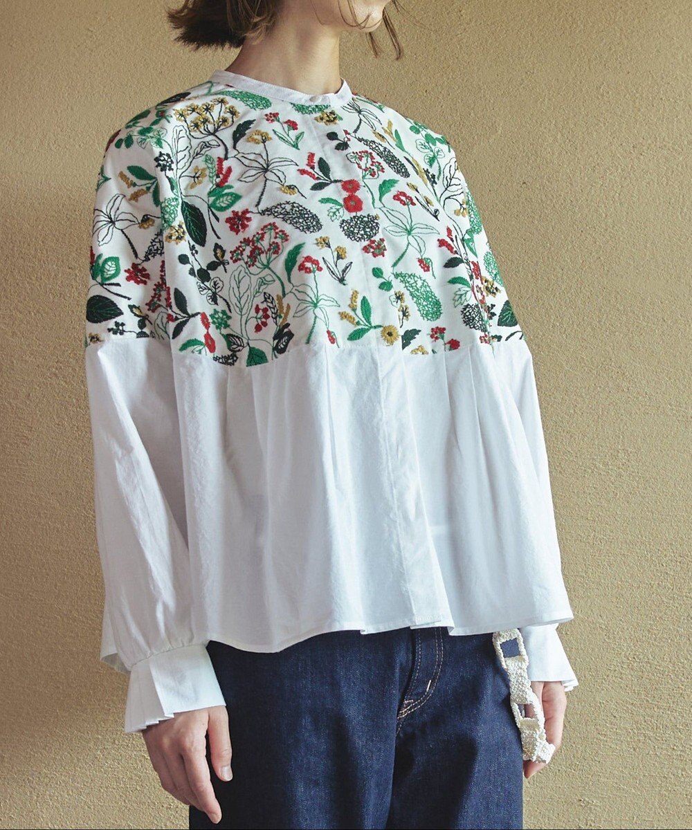 muuc 筆記帳刺繍ヨーク切り替えブラウス〈国産・muucオリジナル総柄刺繍〉〈オーガニック綿〉〈贅沢な刺繍とタック使い〉〈ゆったりリラックス〉〈3シーズン春秋冬〉 