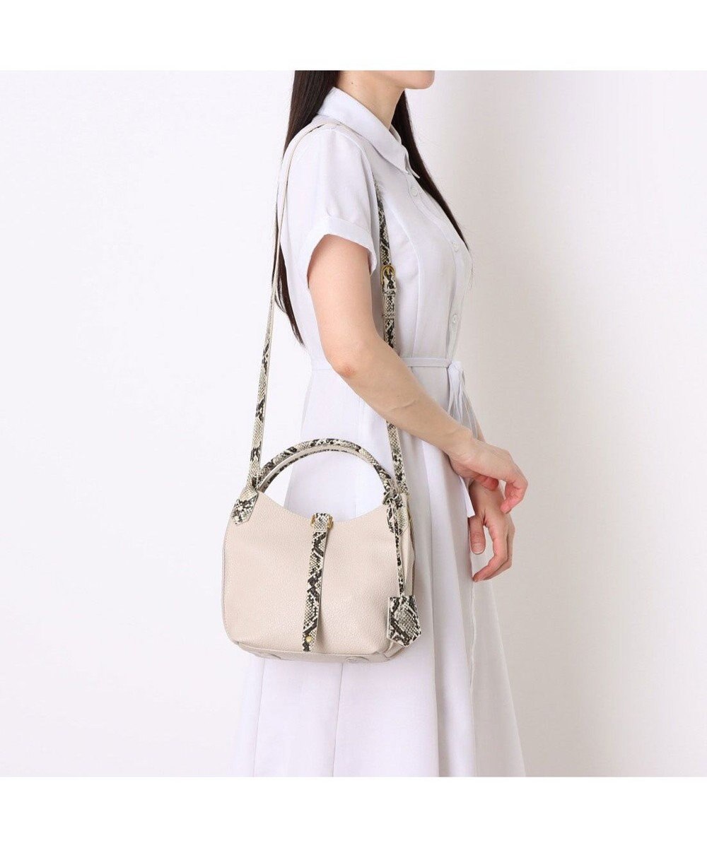 UNBILLION カシュカシュ cachecache / 1枚革風ショルダーベルト付ディテールトート 