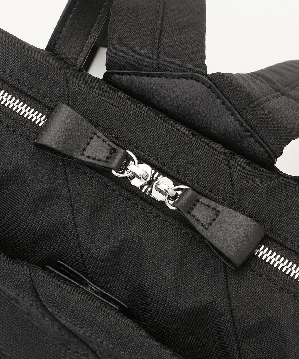 Y'SACCS ストリームラインデイパック 