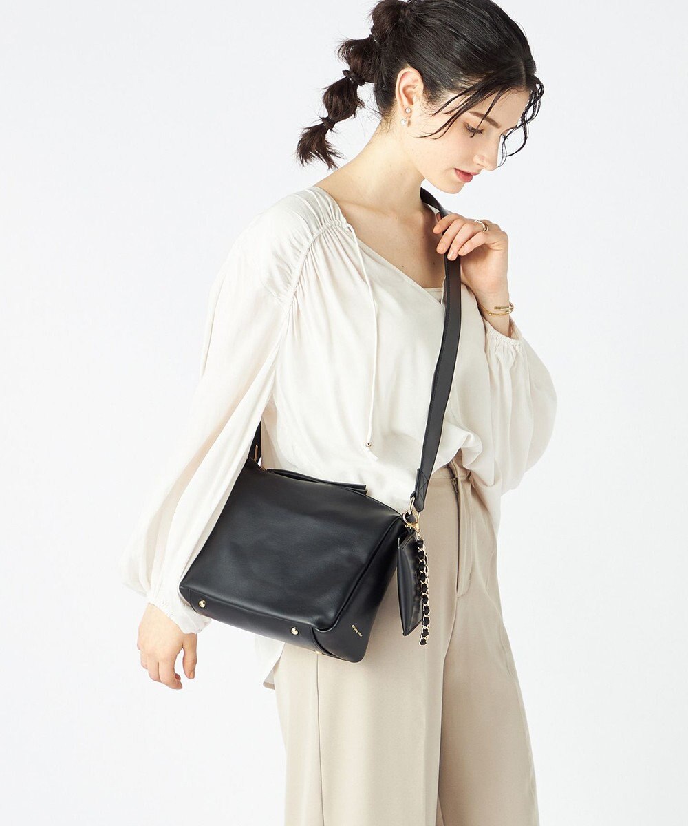 LA BAGAGERIE 【maison vert】 【チェーンチャーム・ミニポーチ付き】2WAYベルトワンショルダー 