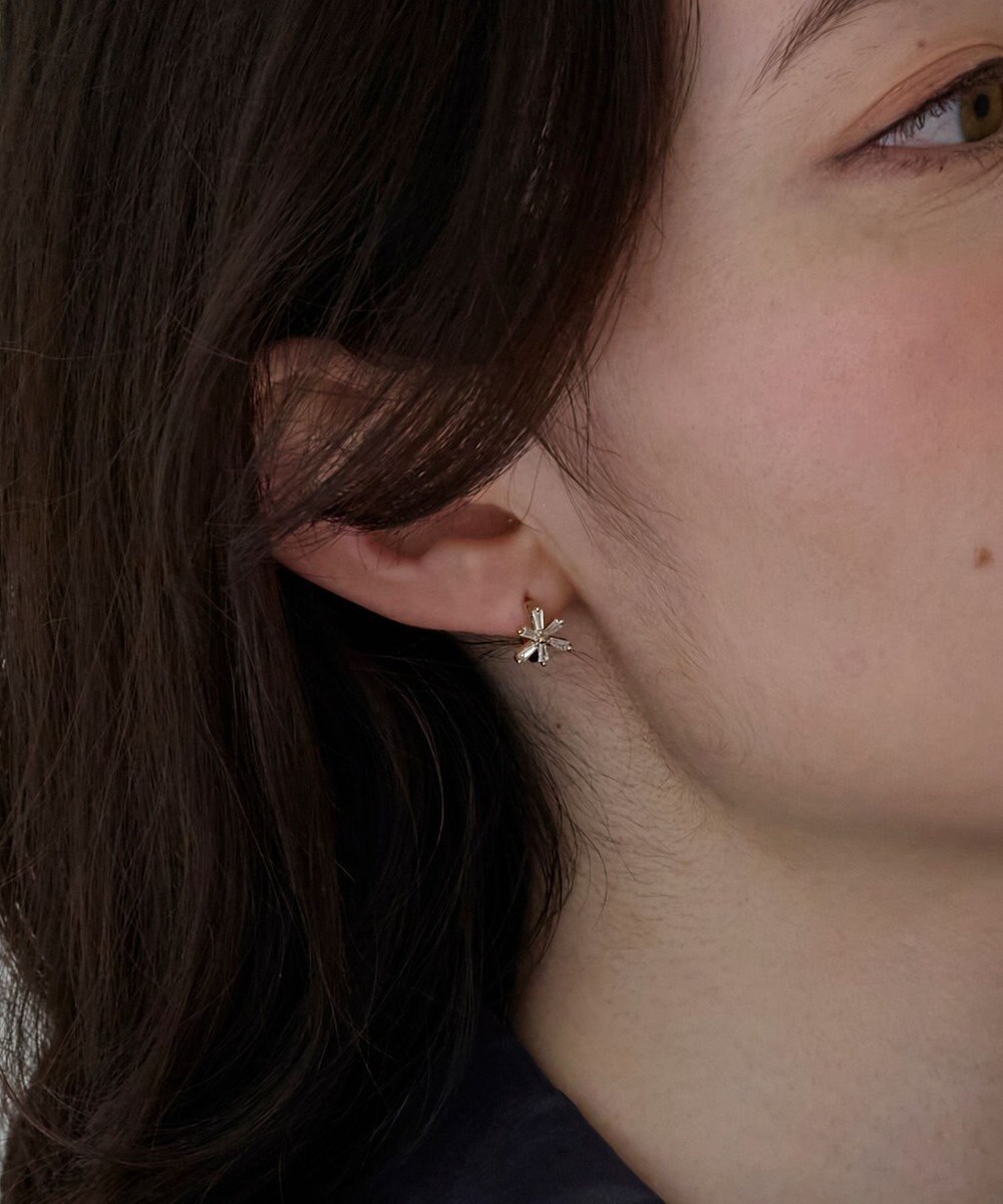 Phoebe ワンタッチスノーフラークフープピアス 