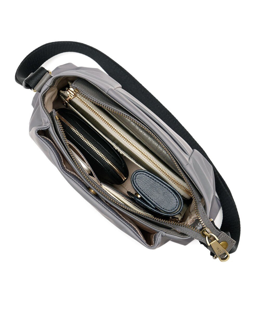 IBIZA ディアリオ　ナイロン　ショルダーバッグ 