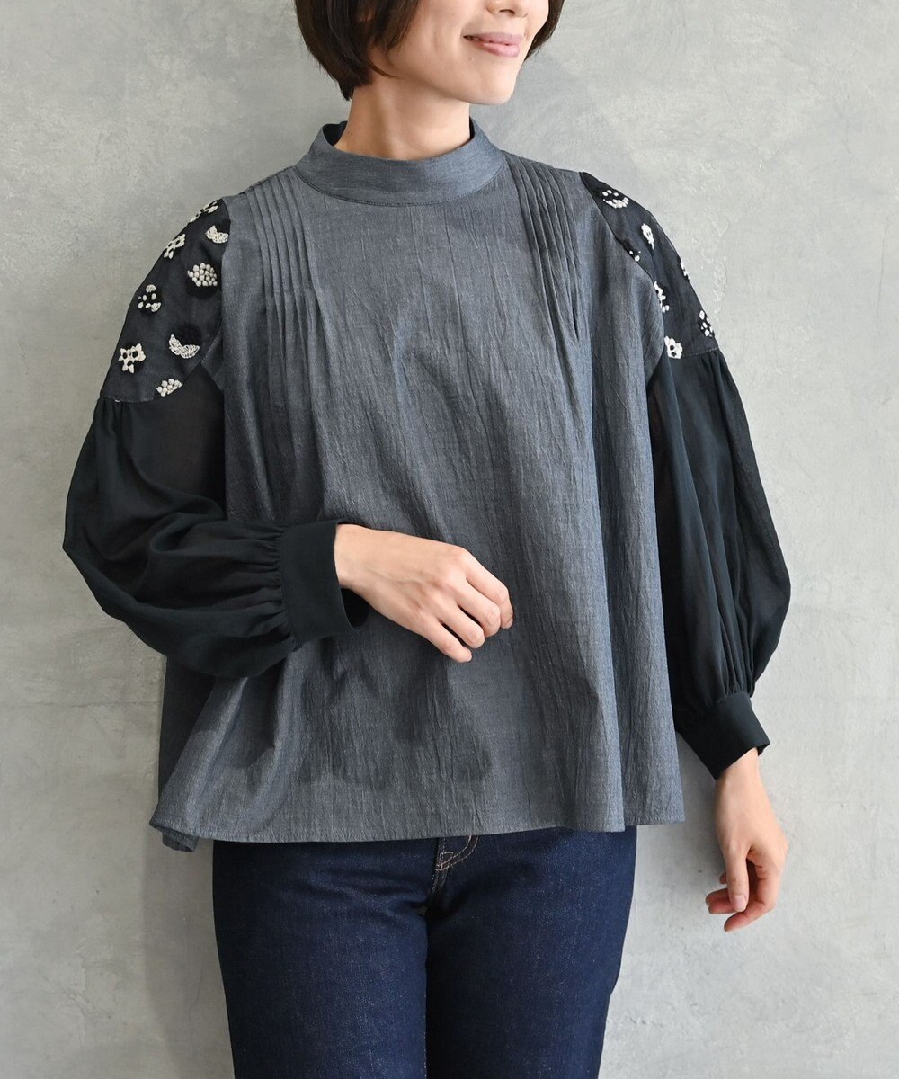muuc 〈遠州織物の工場で織られた上質なコットン生地〉〈オーガニックコットン〉〈チュール素材に花刺繍〉あじさい小花刺繍ブラウス 