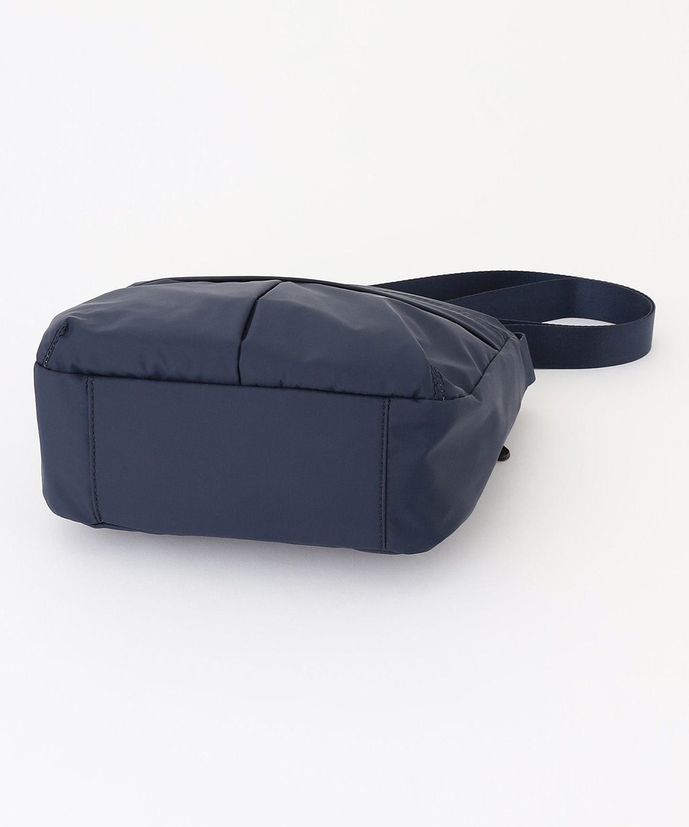 Y'SACCS ナイロンタフタショルダーバッグ　ミディアム 