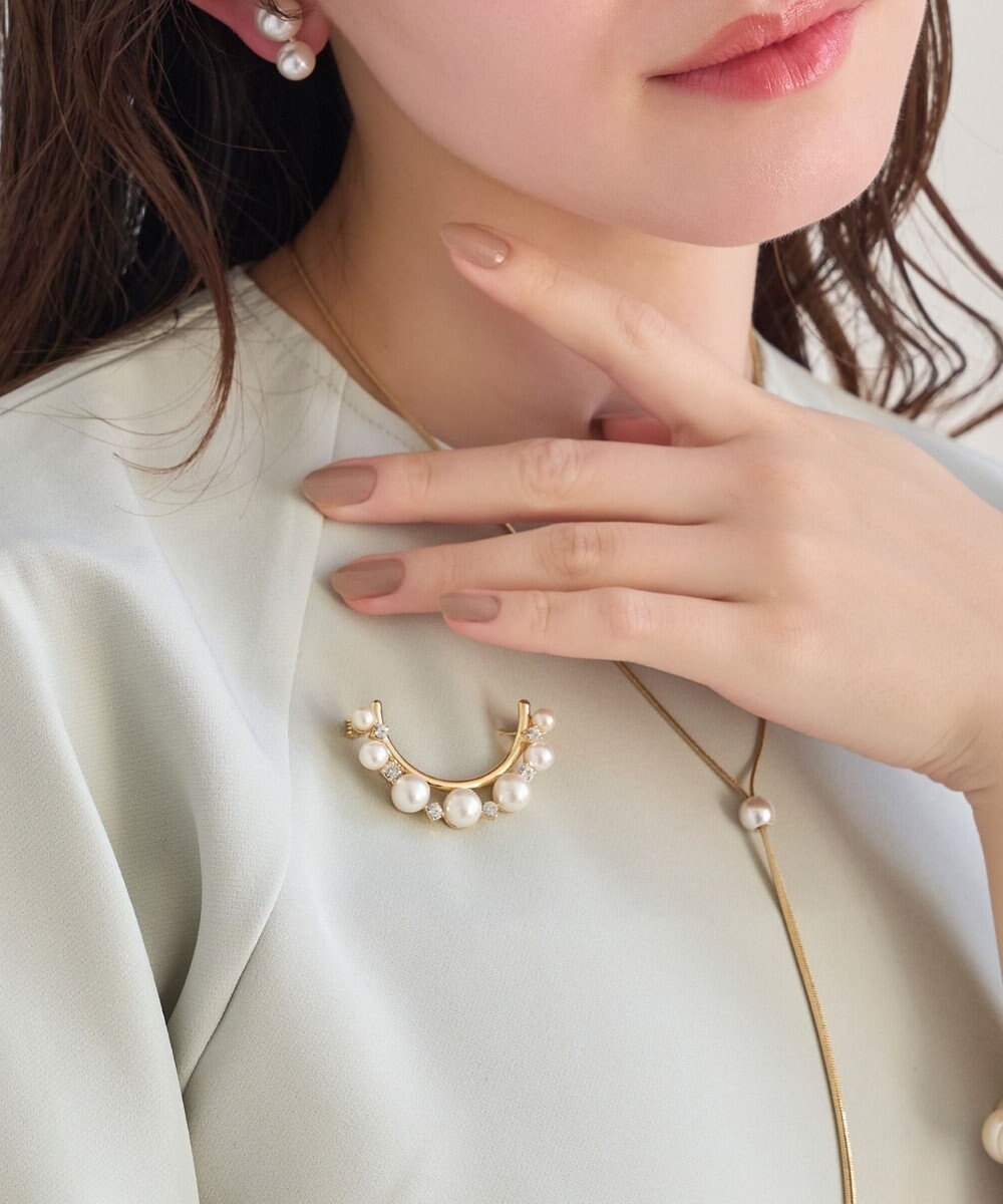 Phoebe フォーマルパールビジューハーフブローチ　ゴールド 