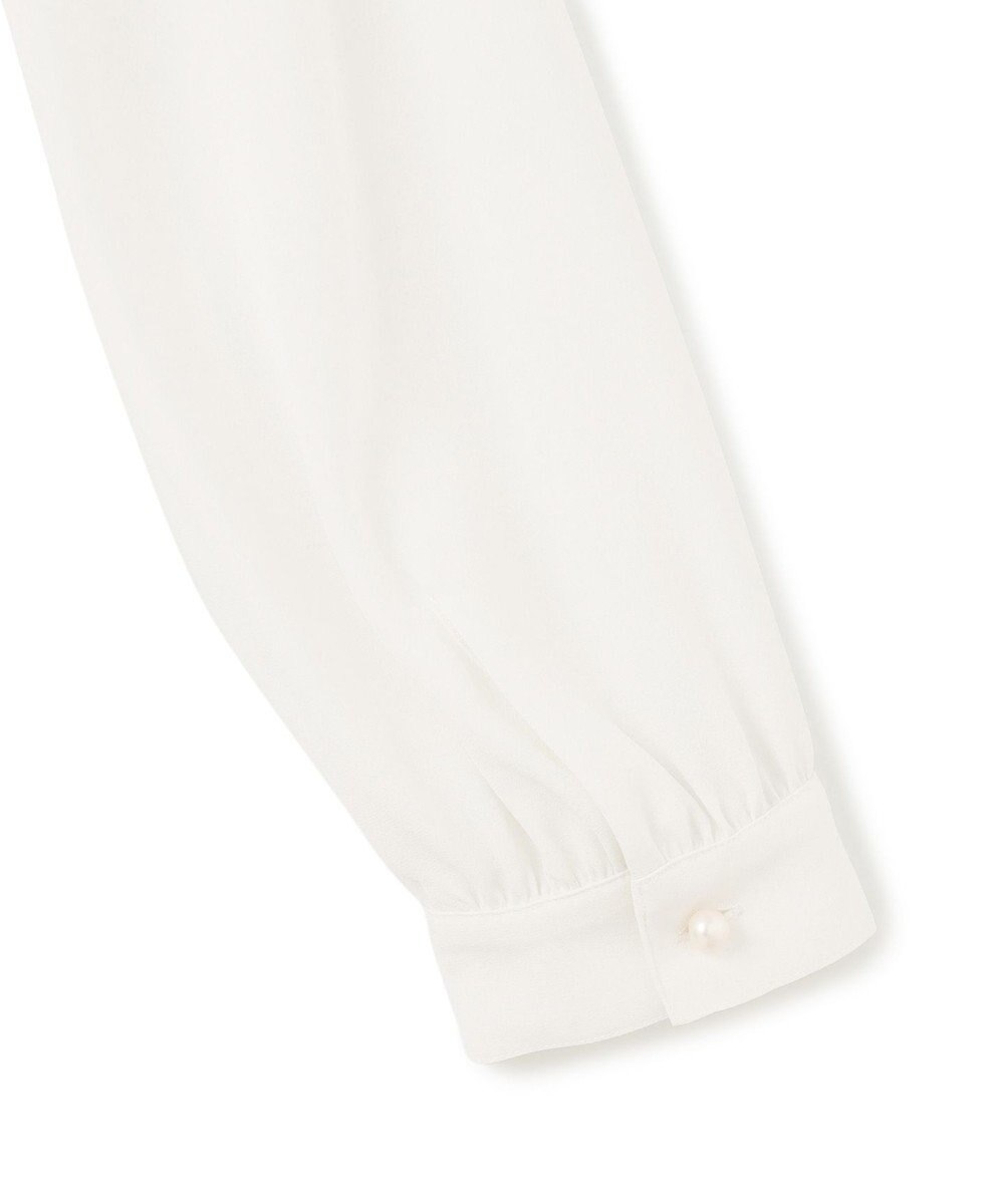 23区 【吸水速乾/UVケア/防シワ性】バックサテンアムンゼン パール釦 タック ブラウス 