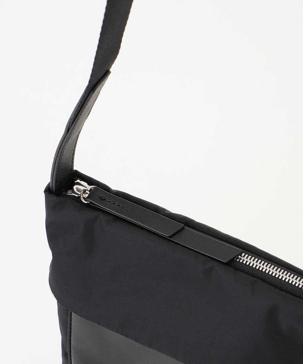 Y'SACCS リサイクルナイロン×カウレザー ラップポシェット 