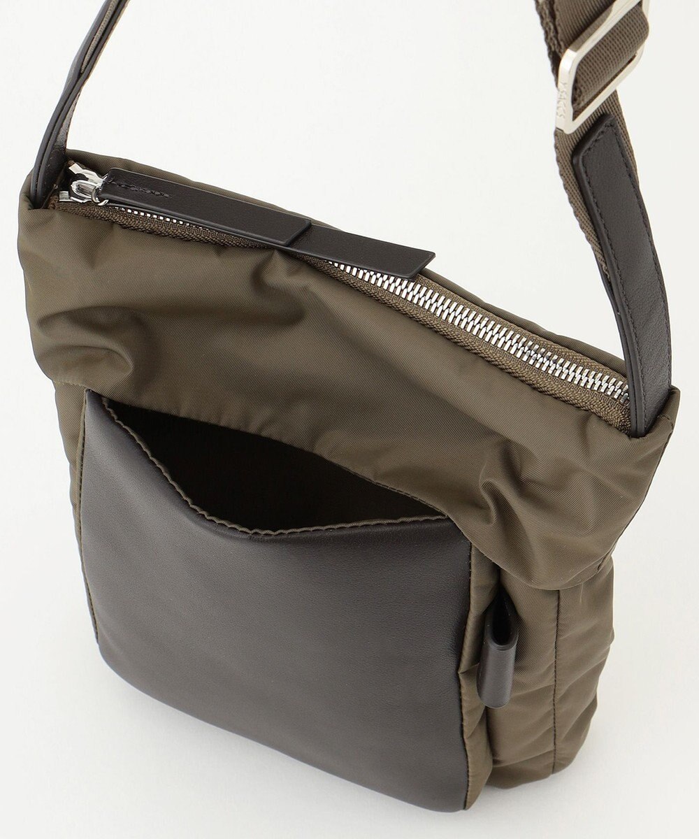 Y'SACCS リサイクルナイロン×カウレザー ラップポシェット 