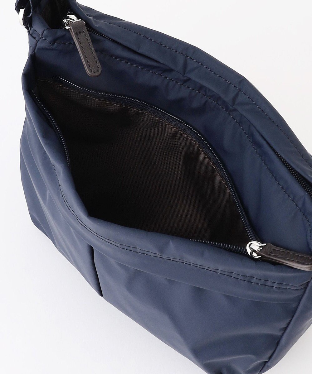 Y'SACCS ナイロンタフタショルダーバッグ　ミディアム 