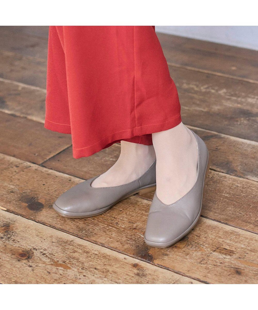 ing <ing>【サスティナブルシリーズ】Vカットフラットパンプス 