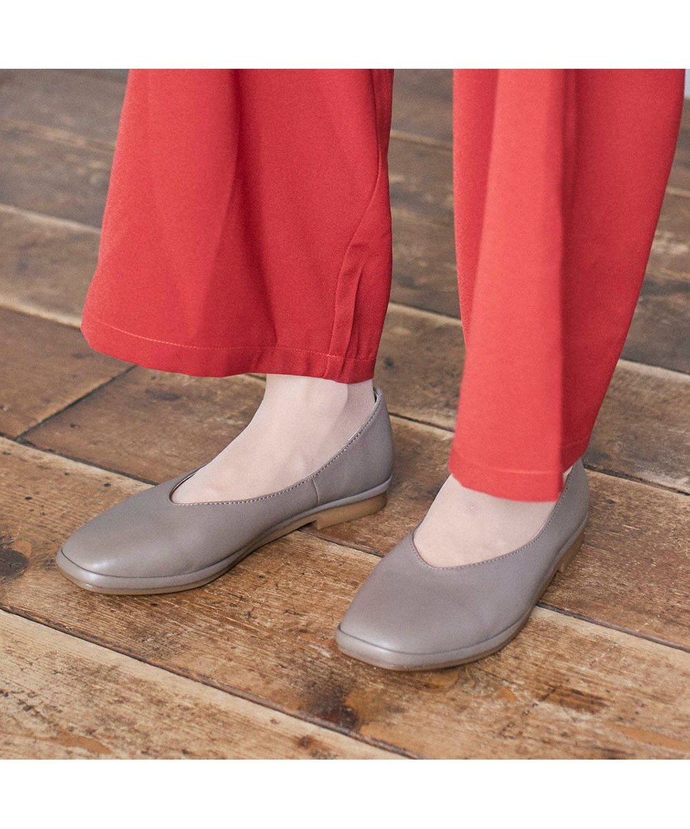 ing <ing>【サスティナブルシリーズ】Vカットフラットパンプス 