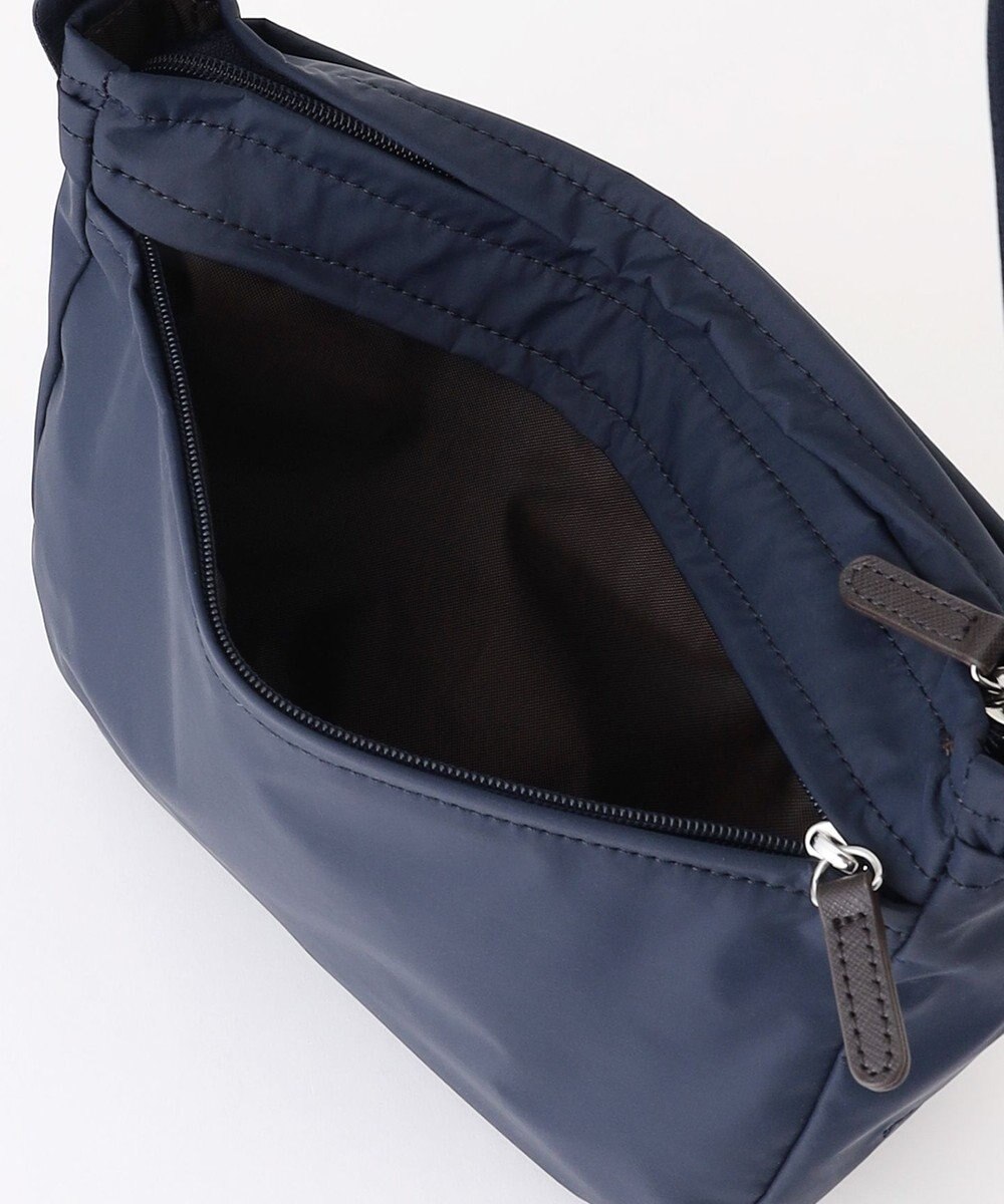 Y'SACCS ナイロンタフタショルダーバッグ　ミディアム 