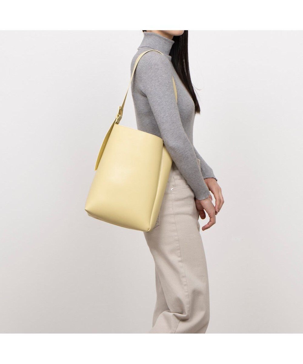 UNBILLION カシュカシュ cachecache / アシンメトリーバックル付きホーボーバッグ 