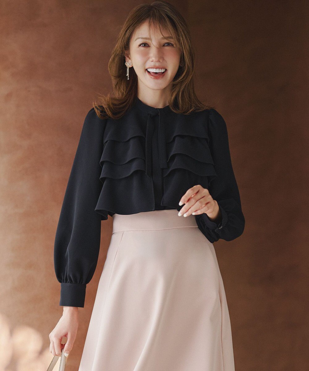 組曲 S 【KUMIKYOKU NAVY】コンフォータブルドレープ フリルブラウス 