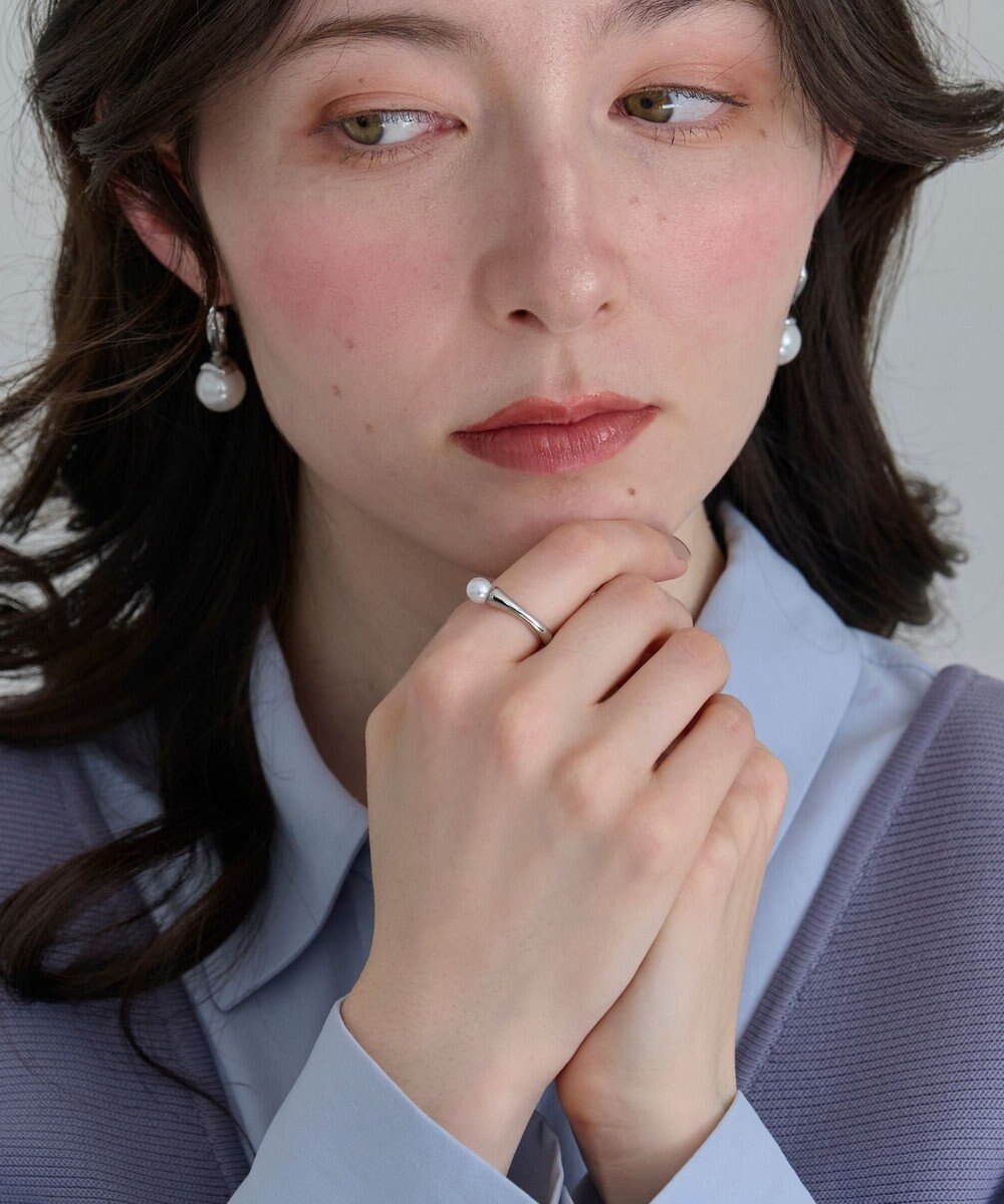 Phoebe 〈金属アレルギー対応〉ラスターフレームパールカフリング　シルバー/ステンレス/大ぶり/存在感◎/主役級/変形 