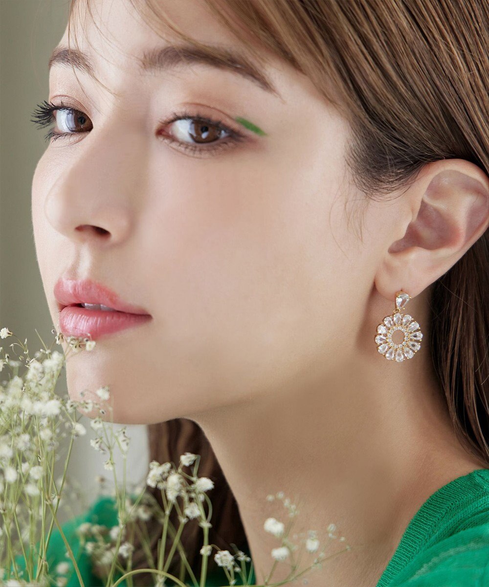 Tiaclasse 【金属アレルギー対応】クリスタルフラワーピアス 